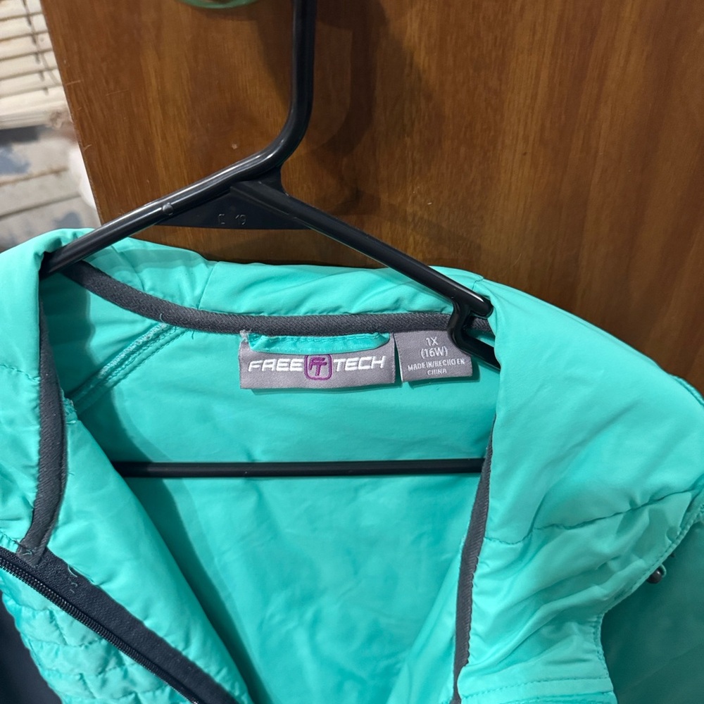 Stylish Teal and Black Women's Puffer Jacket - Picture 5 of 6